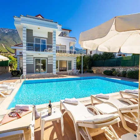 Vila Four Seasons *